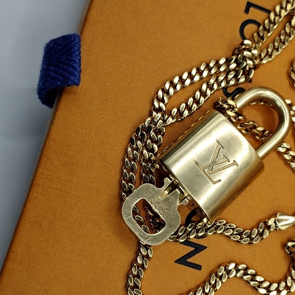 Louis Vuitton Lock & Key Authentic - Picture 6 of 9